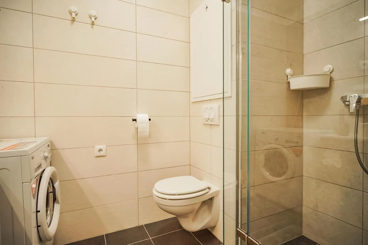 Central Apartment Budapest ~ Roof Terrace/Ac/Indoor Parking Ungarn