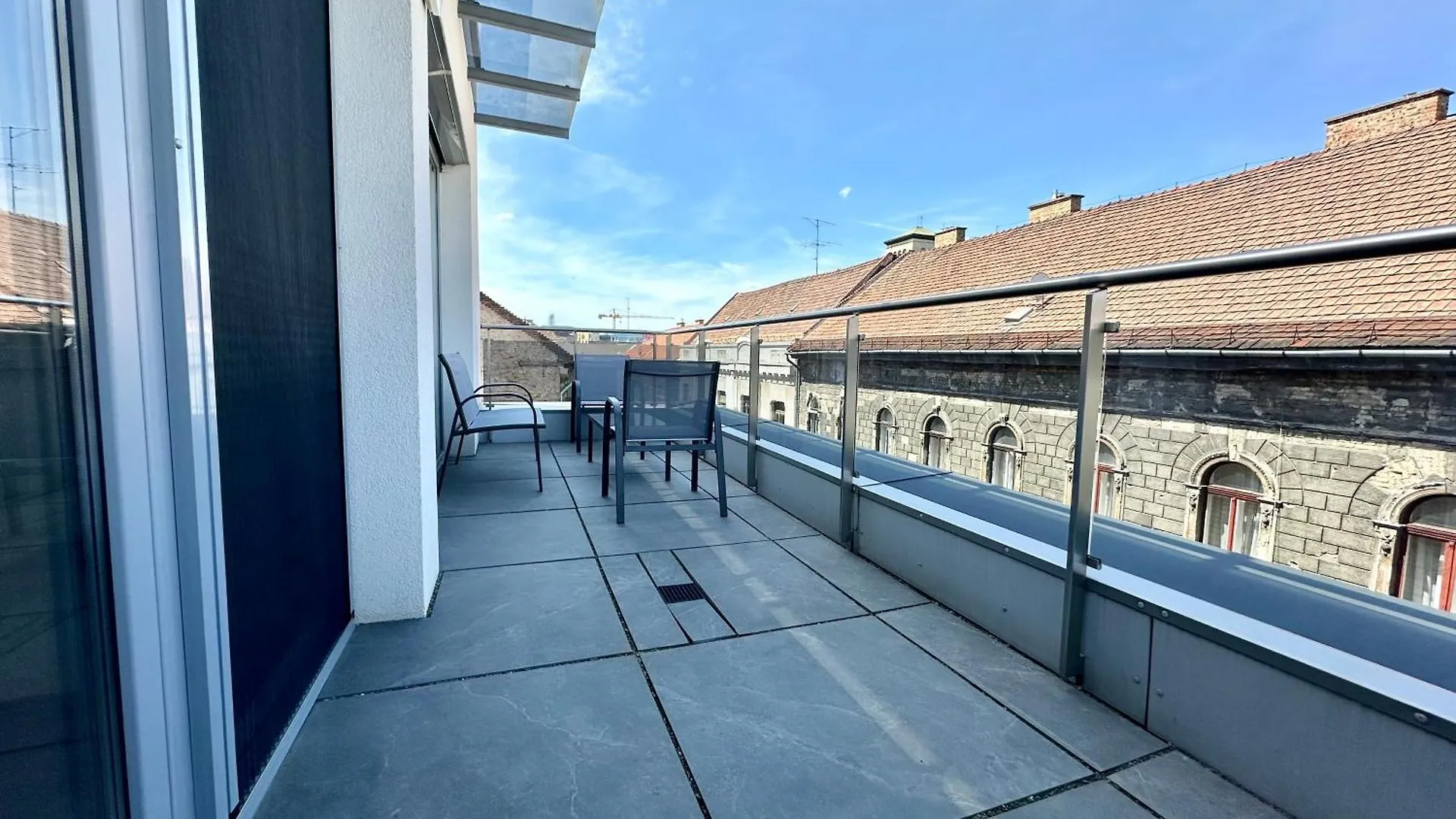Central Apartment Budapest ~ Roof Terrace/Ac/Indoor Parking 0*,  Ungarn